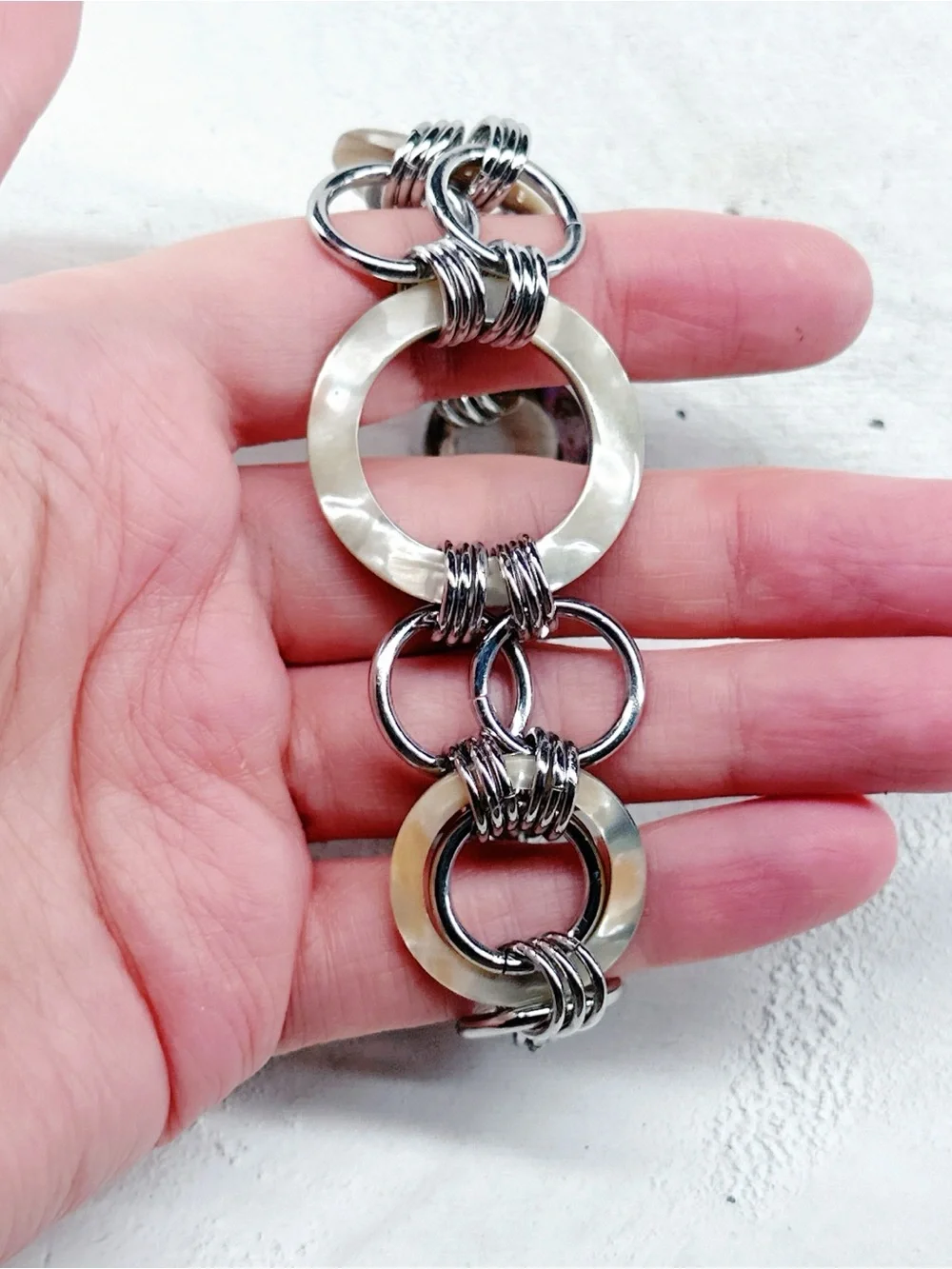 1061mc. Tan Shell Bracelet